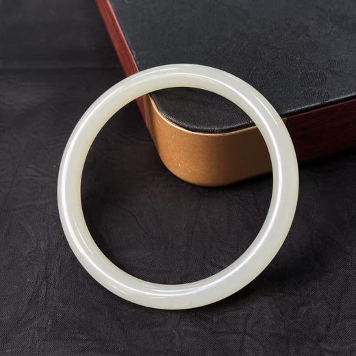 【快抱】【于田产和田玉于田料青白玉手镯】出证书，发货1~5天，48小时鉴赏期 商品图1