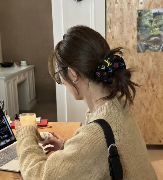 二店y 【发两只】 发圈界的“顶流”自带富家千金既 驴家同款三彩发圈 商品图2