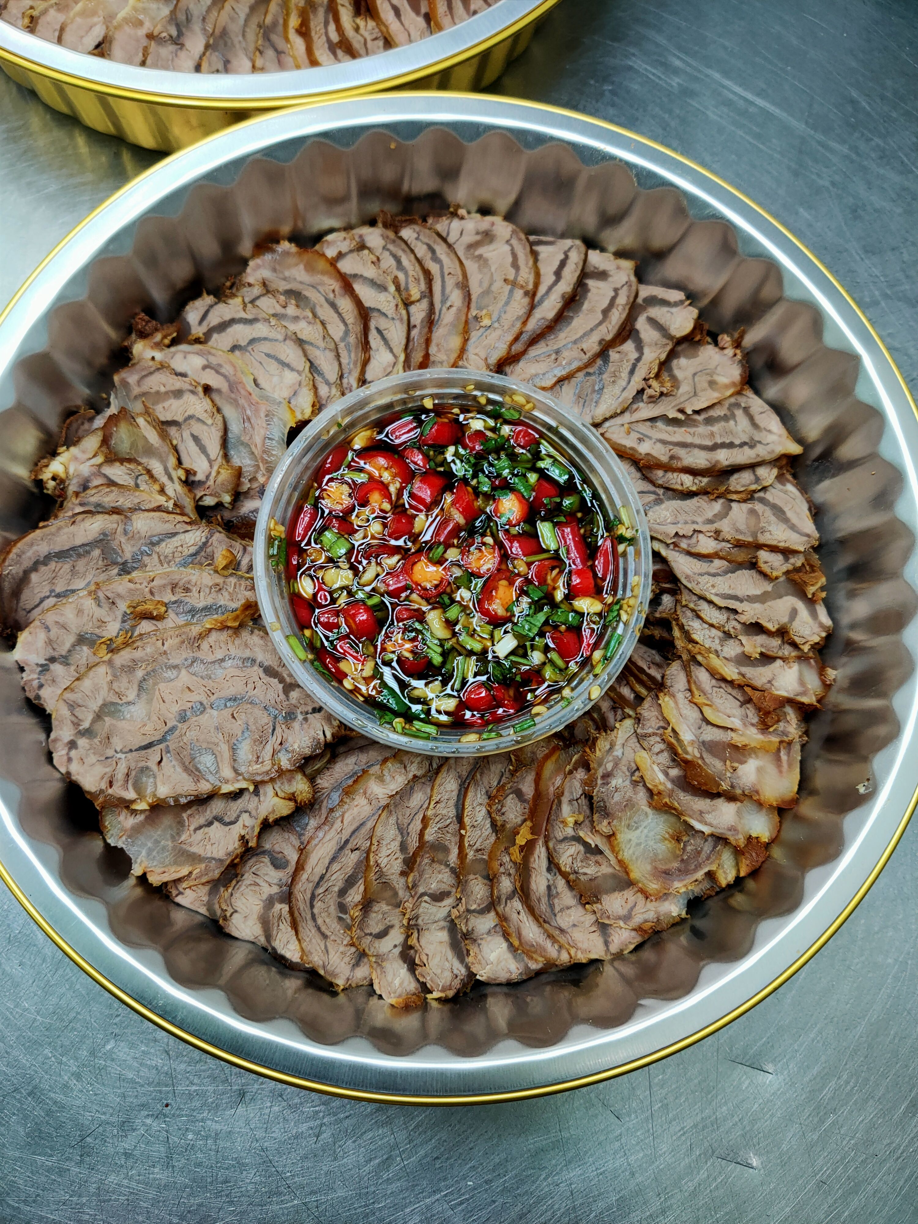 卤牛肉 ，（1份1斤）全部用的是五花趾卤的，送到家直接可以吃的