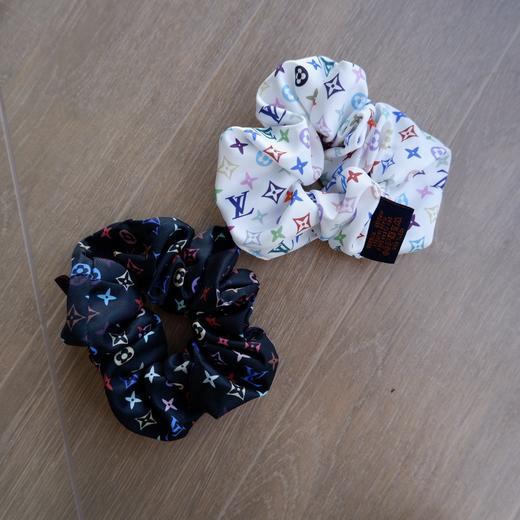 二店y 【发两只】 发圈界的“顶流”自带富家千金既 驴家同款三彩发圈 商品图1