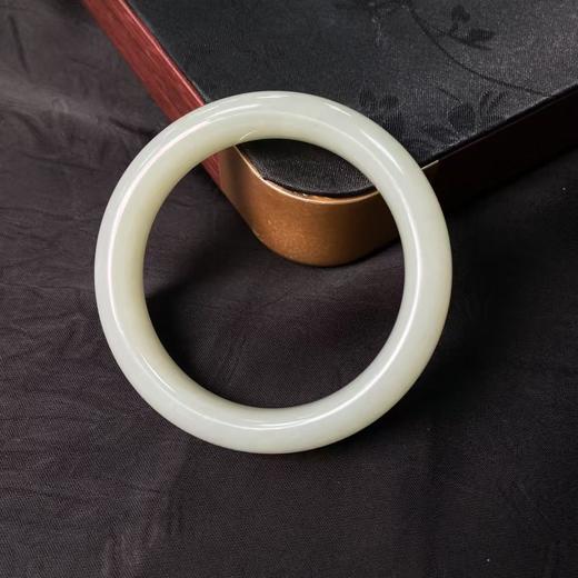 【快抱】【于田产和田玉于田料青白玉手镯】59#，出证书，发货1~5天，48小时鉴赏期 商品图1