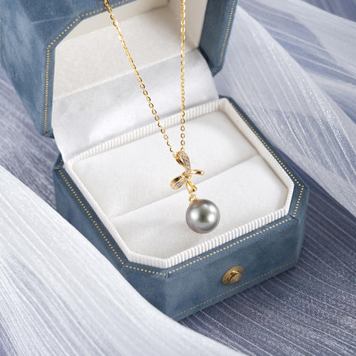 子佩集【永结珍心】银S925珍珠惜王妃套链【P1743】9mm珠镀金黑珠蝴蝶结2601 商品图1