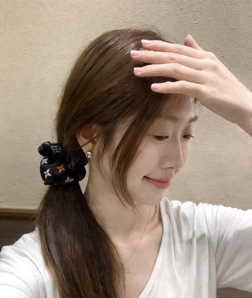 二店y 【发两只】 发圈界的“顶流”自带富家千金既 驴家同款三彩发圈 商品图4