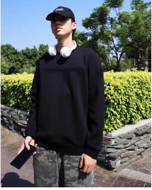 春季踏青必备！男女同款 CK jeans 男女情侣款纯色套头休闲圆领卫衣。 商品图1