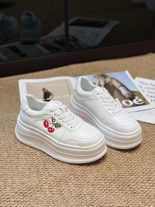 CZA29327樱桃刺绣小白鞋 商品图1