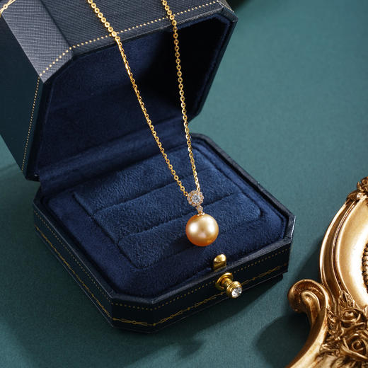 子佩集【光华蕴秀】G18K珍珠惜王妃吊坠【P210145】10.7mm珠海水珠金色星点花朵镀金（不含链）2601 商品图1