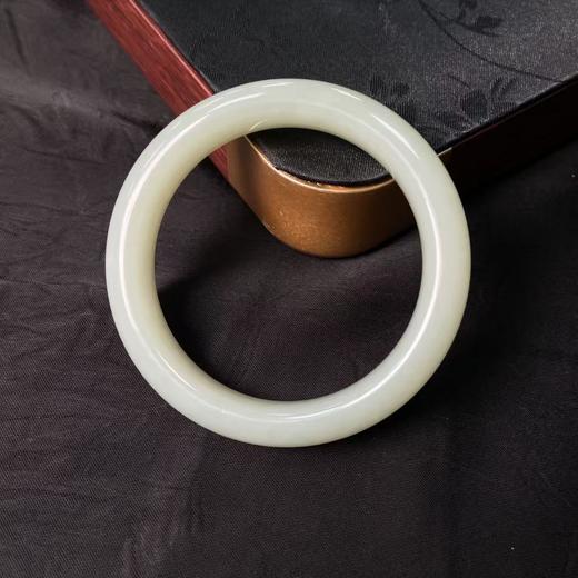 【快抱】【于田产和田玉于田料青白玉手镯】59#，出证书，发货1~5天，48小时鉴赏期 商品图3