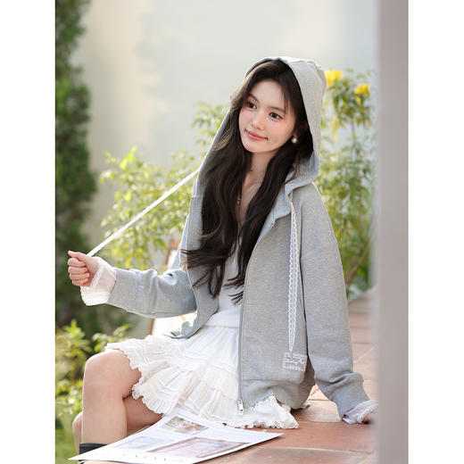 鹿向南【0115/20:00新品】灰色卫衣 商品图1