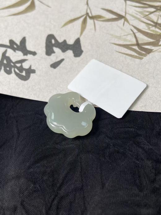 【快抱】【于田产和田玉于田料青白玉平安锁】出证书，发货1~5天，48小时鉴赏期 商品图1