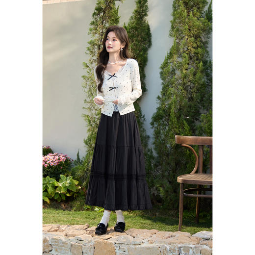 鹿向南「轻花漫雨」杏色波点针织纱女春蕾丝拼接收腰短款法式上衣 商品图3