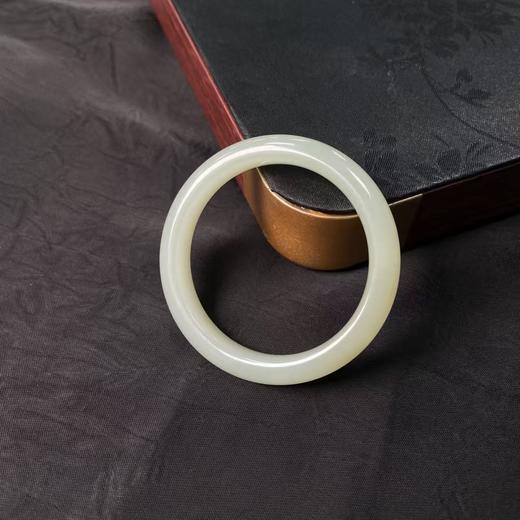 【快抱】【于田产和田玉于田料青白玉手镯】出证书，发货1~5天，48小时鉴赏期 商品图0