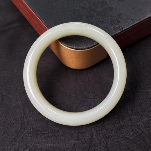 【快抱】【于田产和田玉于田料青白玉手镯】61#，出证书，发货1~5天，48小时鉴赏期 商品图2