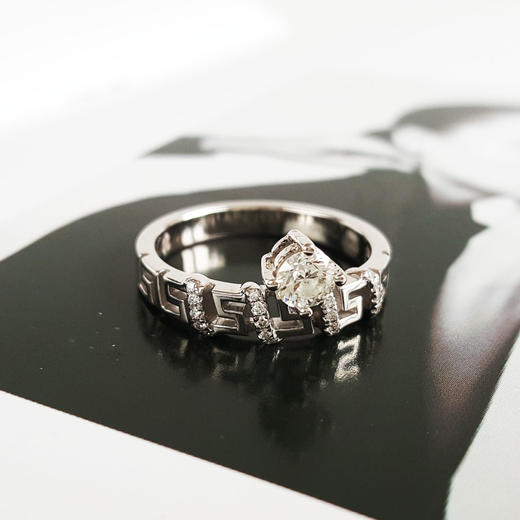 莱绅通灵AU750白金时尚设计款0.30克拉钻石戒指13号（戒圈可改）110326TB07 商品图3