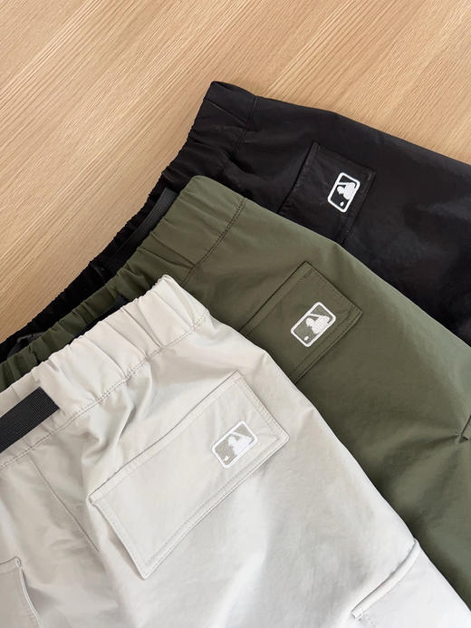 韩单正品 MLB薄款梭织速干大口袋工装裤，男女情侣款，
颜色：灰白色 军绿色 黑色
尺码：M~3Xl 商品图7