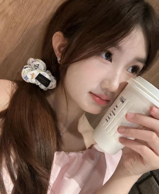 二店y 【发两只】 发圈界的“顶流”自带富家千金既 驴家同款三彩发圈 商品图6