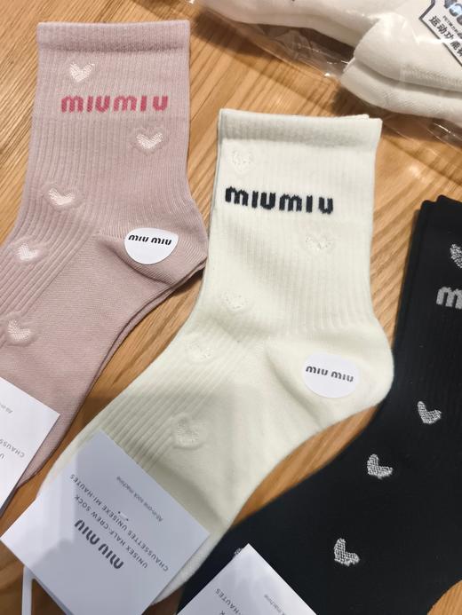 点此购买 miumiu女士中筒袜 343514 商品图3
