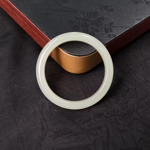 【快抱】【于田产和田玉于田料青白玉手镯】54#，出证书，发货1~5天，48小时鉴赏期 商品图1