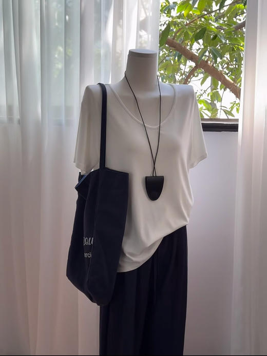 【V领天花板】AMTN三色v领慵懒T 商品图5