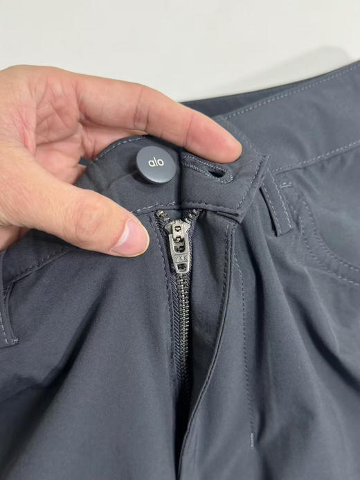 原单正品 alo yoga男士直筒纯色舒适休闲裤，薄款商务系列。
尺码30-38  165-185 商品图5