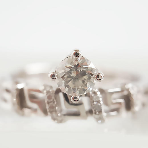 莱绅通灵AU750白金时尚设计款0.30克拉钻石戒指13号（戒圈可改）110326TB07 商品图2