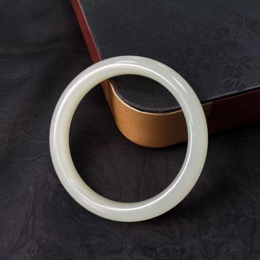 【快抱】【于田产和田玉于田料青白玉手镯】54#，出证书，发货1~5天，48小时鉴赏期 商品图3