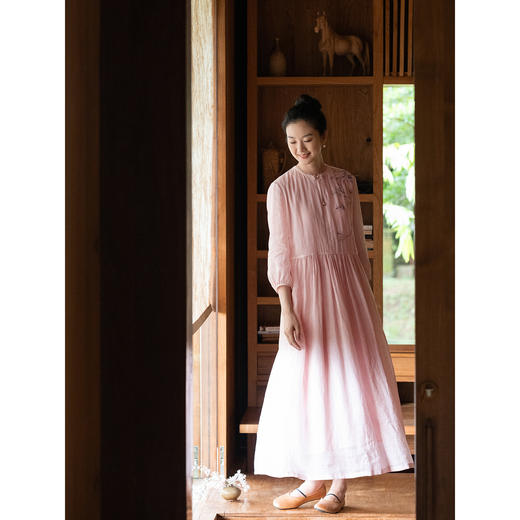牧衣游原创 手工刺绣苎麻连衣裙女新款轻薄宽松粉色文艺长裙 归然 商品图1