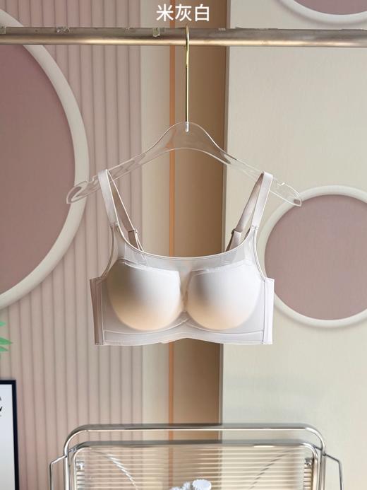 点此购买 爱慕女士贴贴防走光聚拢收副乳无钢圈文胸 艾 343499 商品图1