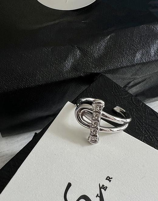 ATEL**O 设计师款马蹄开口式 铜镀白金戒指 商品图0