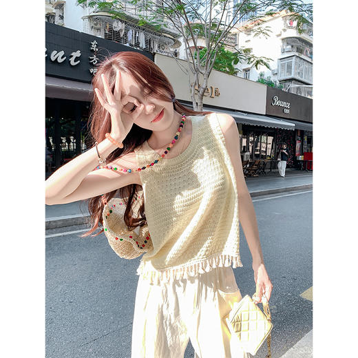 <曾小咸推荐>现货秒杀！微信超特价！黄色镂空流苏背心 日常119.99 立减70 秒杀49.99！ 商品图0