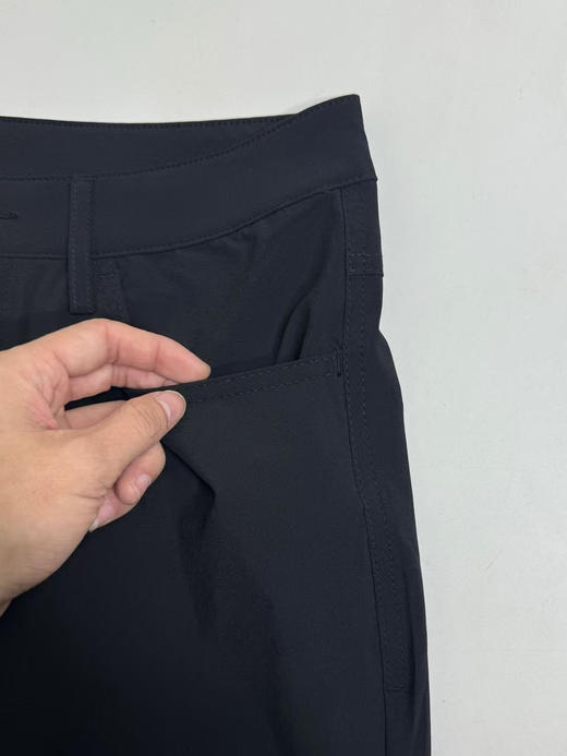 原单正品 alo yoga男士直筒纯色舒适休闲裤，薄款商务系列。
尺码30-38  165-185 商品图13