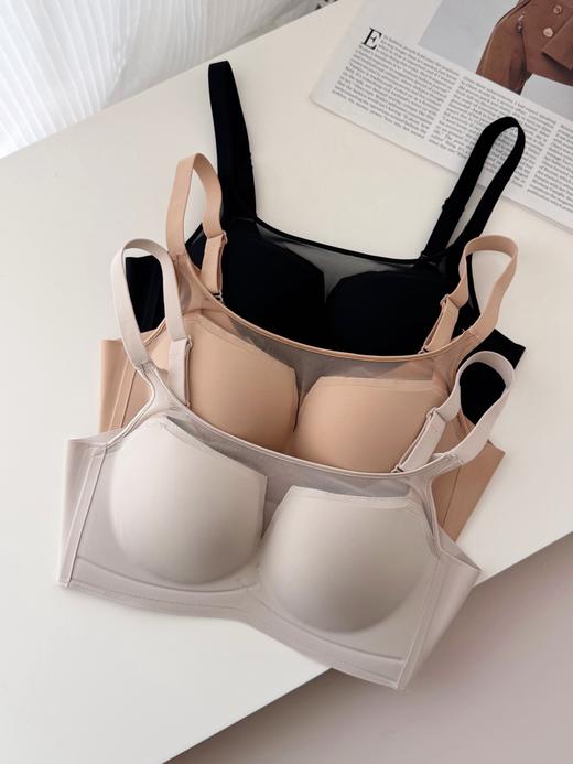 点此购买 爱慕女士贴贴防走光聚拢收副乳无钢圈文胸 艾 343499 商品图0