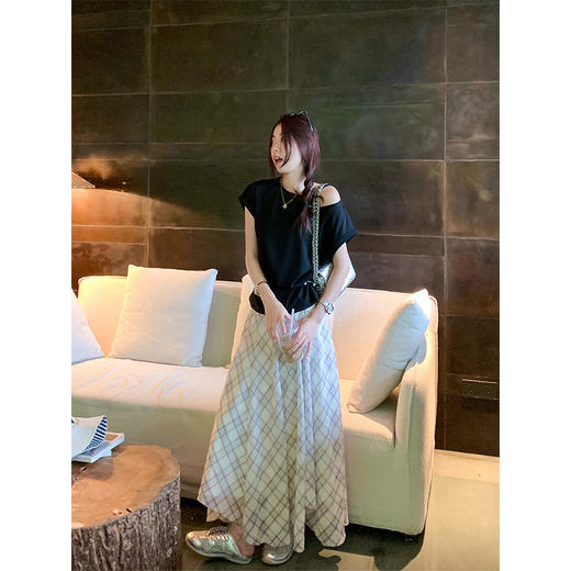 <曾小咸推荐>3.30现货秒杀 ！微信超特价！2色斜领露肩短袖T恤 日常109.99 立减50 秒杀59.99！！不规则半身裙  秒杀89.99！ 商品图3