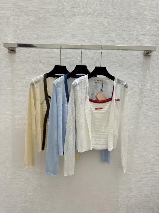 【此款只换码不退】缪缪 撞色边薄款针织开衫+logo 刺绣吊带背心（MM） 商品图0