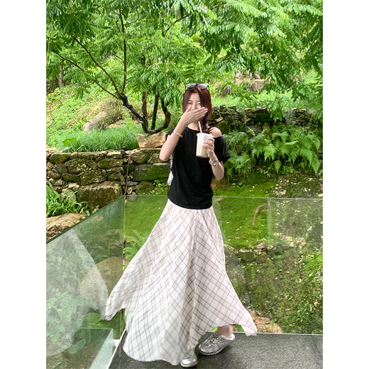 <曾小咸推荐>3.30现货秒杀 ！微信超特价！2色斜领露肩短袖T恤 日常109.99 立减50 秒杀59.99！！不规则半身裙  秒杀89.99！ 商品图1