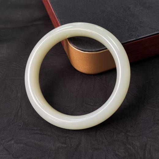 【快抱】【于田产和田玉于田料青白玉手镯】61#，出证书，发货1~5天，48小时鉴赏期 商品图1