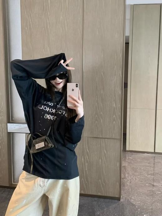 一店k 又又又一件宝藏长袖！Ac也太会做T恤了啊啊！1996北欧限定镜面水钻T！薄薄软软70棉➕30亚麻！松弛慵懒氛围很在线！马思纯同款 亮面烫钻休闲上衣 商品图7