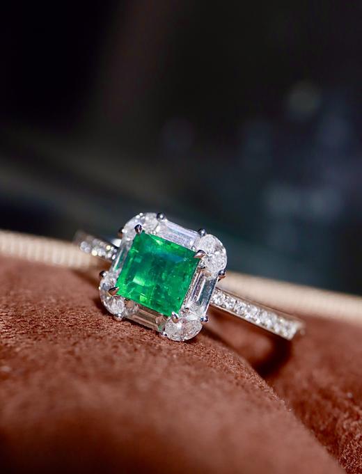 0.82克拉祖母绿戒指 商品图6