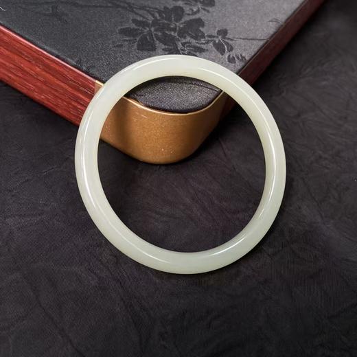 【快抱】【于田产和田玉于田料青白玉手镯】出证书，发货1~5天，48小时鉴赏期 商品图3