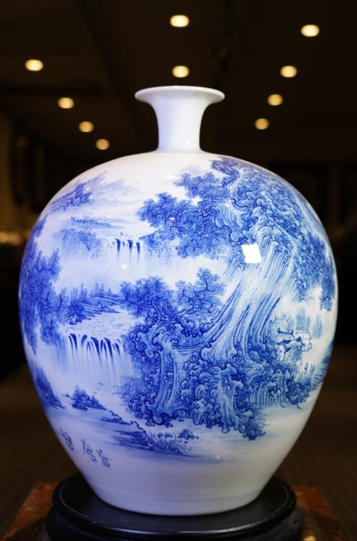 青花叠峦飞瀑居家石榴瓶 商品图0