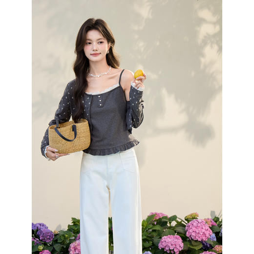 鹿向南「柔软糖心」蕾丝领荷叶边灰色背心吊带女春季内搭打底上衣 商品图2