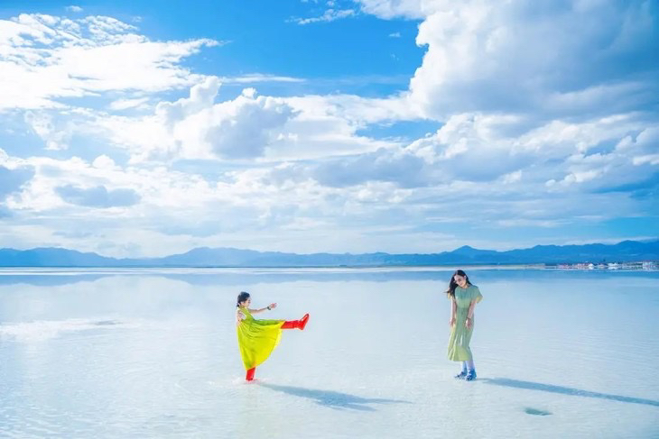 五一/暑假【定金】抢首发早鸟立减1000！【2026青海湖房车奇遇记】6天5夜，一家一房车，湖畔星空露营×环湖探秘，喂湟鱼、追日落、打卡茶卡盐湖……全程旅拍