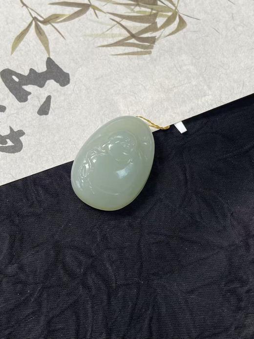 【快抱】【于田产和田玉于田料青白玉椭圆弥勒佛】出证书，发货1~5天，48小时鉴赏期 商品图3