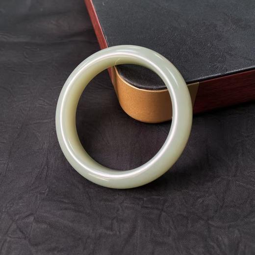 【快抱】【于田产和田玉于田料青白玉手镯】出证书，发货1~5天，48小时鉴赏期 商品图0