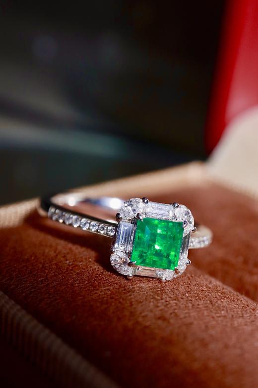 0.82克拉祖母绿戒指 商品图5