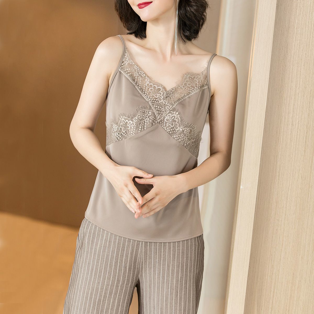 芳外新款小性感吊带蕾丝拼接打底内搭式背心女1F19AD0505