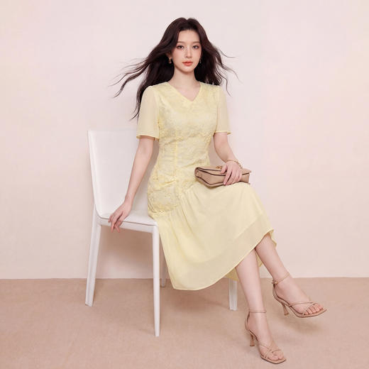 奢姿大码女装2026新款夏款黄色蕾丝花朵镂空气质时尚V领连衣裙9962872086 商品图1