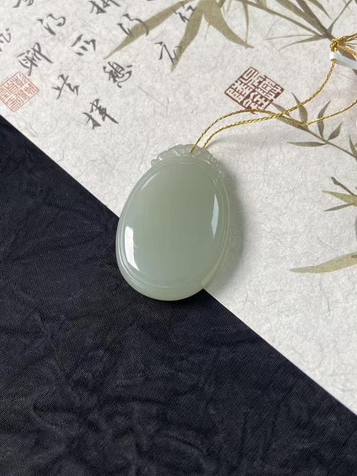 【快抱】【于田产和田玉于田料青白玉镜面无事牌】出证书，发货1~5天，48小时鉴赏期 商品图1