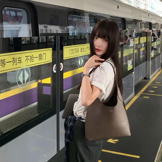 【布鲁克林｜香港直邮】COACH/蔻驰 女士BROOKLYN 28号单肩手提包 低调高级 CU068 清关约7个工作日-w 商品图6