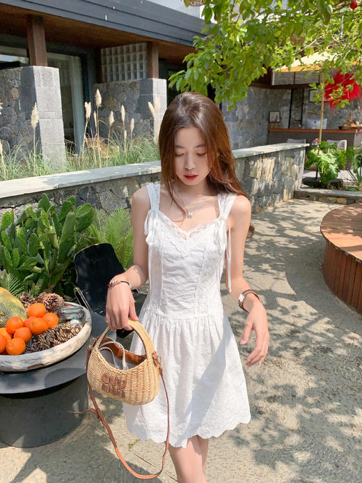 <曾小咸推荐>3.30现货秒杀 ！微信超特价！绣花蕾丝边无袖连衣裙 日常189.99 立减90 秒杀99.99！！ 商品图5