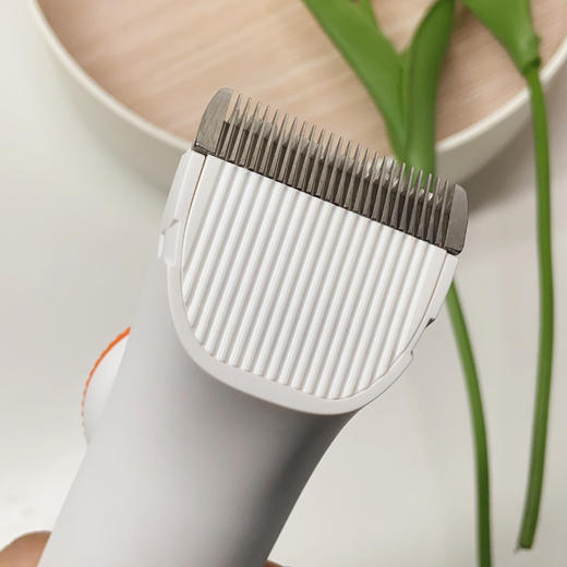 🌸养猫人狂喜✨【逗爱智能宠物电推剪】🎈这款甜甜圈电推剪也太乖了 谁懂啊！给猫咪剃毛真的太难了😭 传统电推剪噪音大、震感强，✔️一开就炸毛逃跑，卡毛夹肉更是噩梦，新手根本不敢下手💦 商品图6